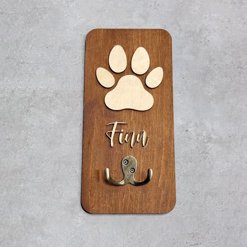 Pine wood leash holder 12"x6''